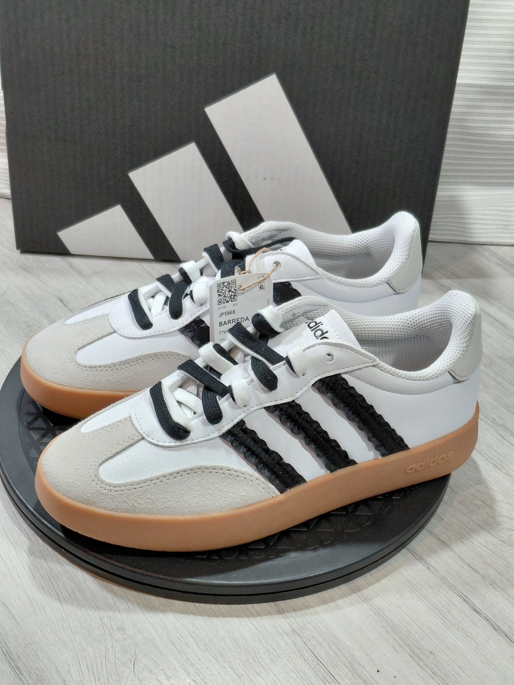 NWT Adidas Womens Barreda Frilly White & Black Sneakers with Gum Sole SIZE W8.5
